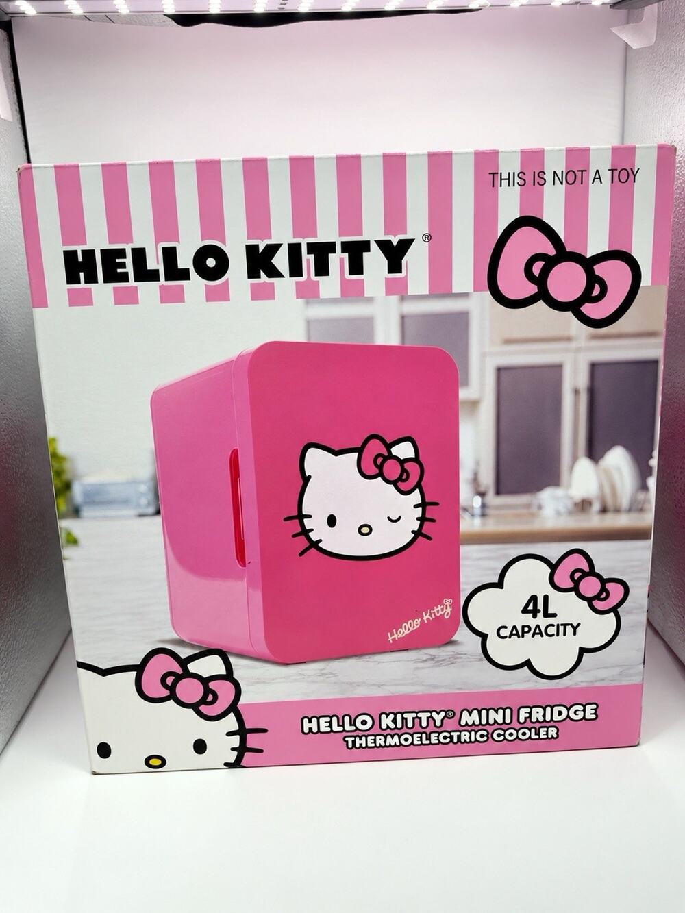 Hello Kitty Pink 6 Can Personal Mini Fridge Thermoelectric Cooler Sanrio 4L NIB